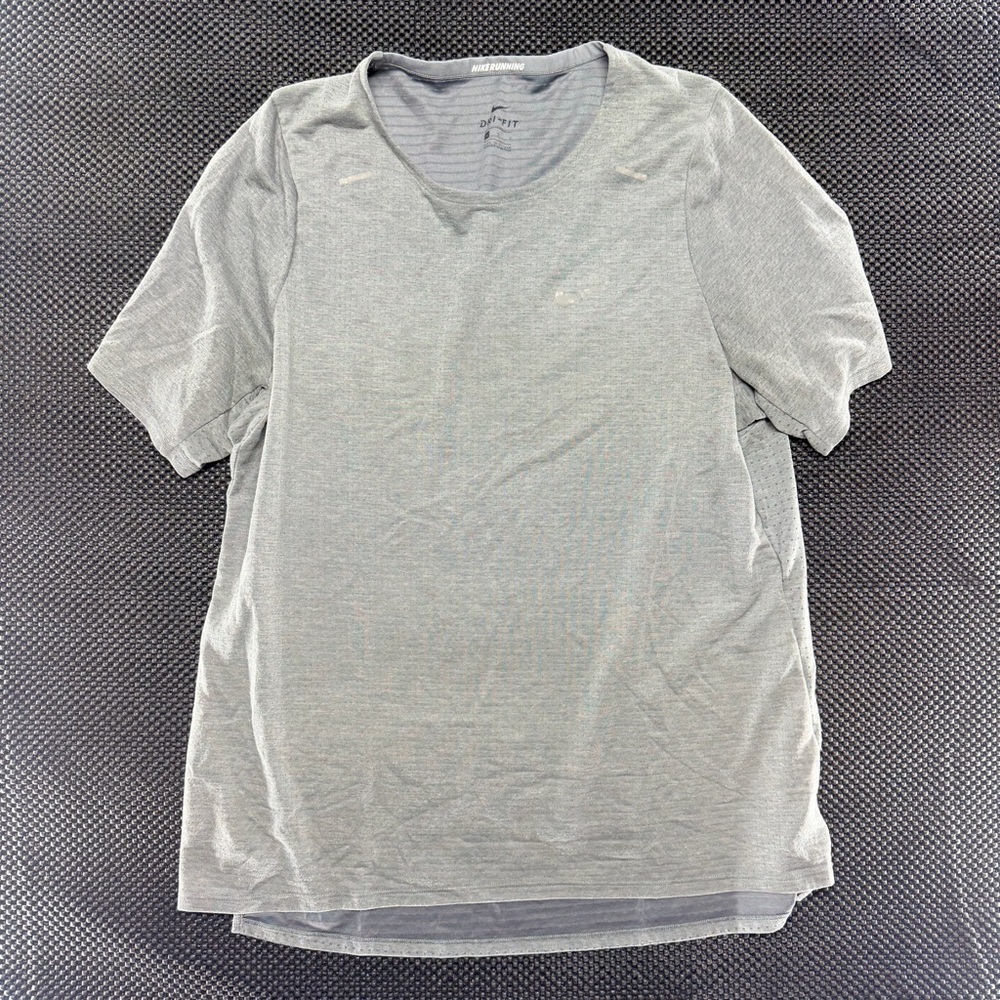 Nike Men’s Light Gray Short Sleeve Dri-FIT Tee